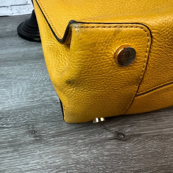 Michael Kors Mercer large pebbled leather tote bag in yellow - Picture 6 of 8
